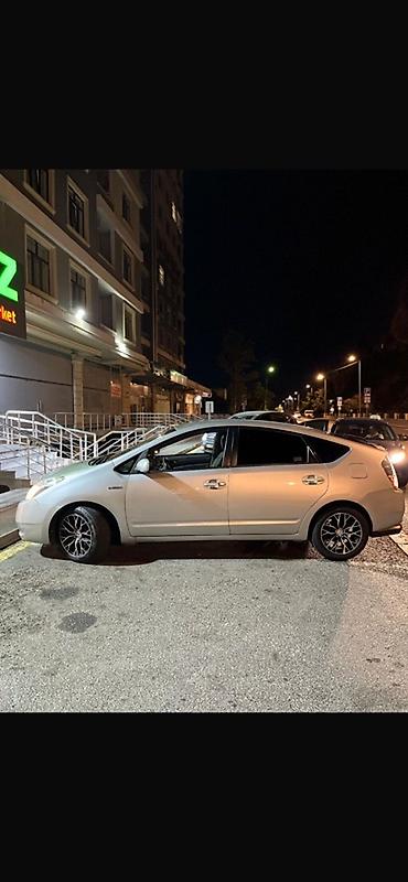 led panel: Toyota Prius (2-ci nəsil) hibrid hetçbek - Gümüşü/gri rəngli kuzov - — 4