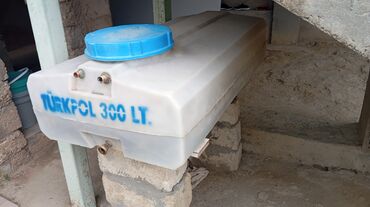 Boçkalar və çəlləklər: Bak, Plastik, 300 l l, İşlənmiş, Ünvandan götürmə