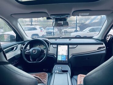 Другой электротранспорт: Электромобиль кроссовер (чёрный) Запас хода: 350км Батарея: 92% - — 10