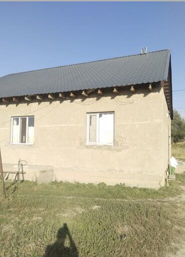 срочно срочно продаю дом: Үй, 52 кв. м, 5 бөлмө, Менчик ээси, Эски ремонт