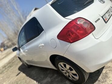 Toyota: Toyota Auris: 2008 г., 1.6 л, Механика, Бензин, Хэтчбэк