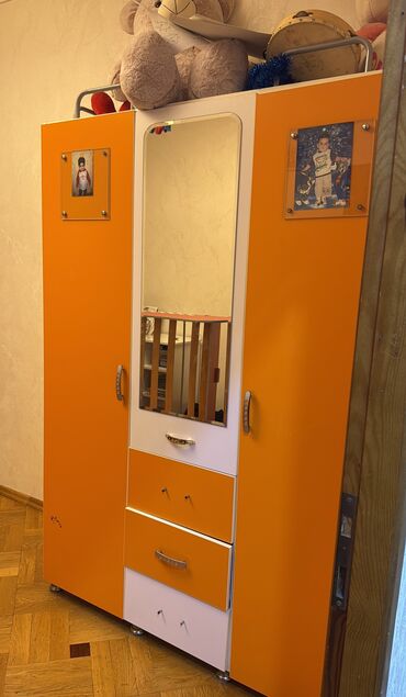 Uşaq dolabları: Oğlan və qız üçün, İşlənmiş, 3 qapılı, Açılan, Düz dolab