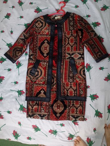 Другое: İki hissəli qadın dəsti – jaket və ətək - Parça: qalın toxuma, xalça