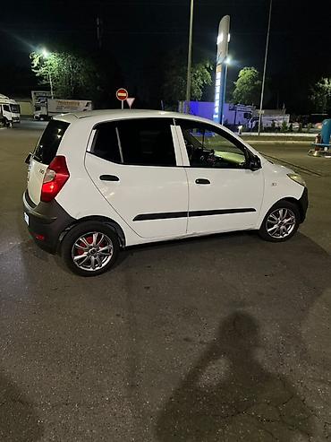 byd e1: Hyundai i10: 2011 г., 1.1 л, Механика, Бензин, Хэтчбэк — 1