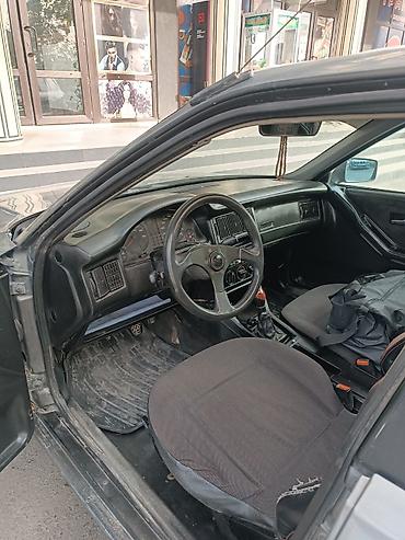 bud e9: Audi 80: 1990 г., 1.9 л, Механика, Бензин, Седан — 5