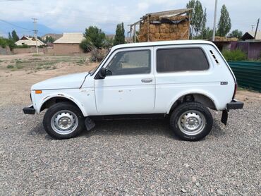 уаз 5 местный: ВАЗ (ЛАДА) 4x4 Нива: 2011 г., 1.7 л, Механика, Бензин, Внедорожник