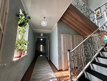 Продажа коттеджей и домов: Продаётся 2х этажный дом !!! 📍 Район:Пишпек, начало ж/м Ак Орго — 9