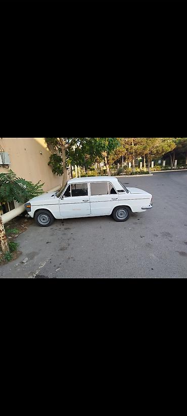 VAZ (LADA): VAZ 2103, ağ rəng, klassik sedan. Xüsusiyyətlər: - Kuzov: 4 qapılı — 4
