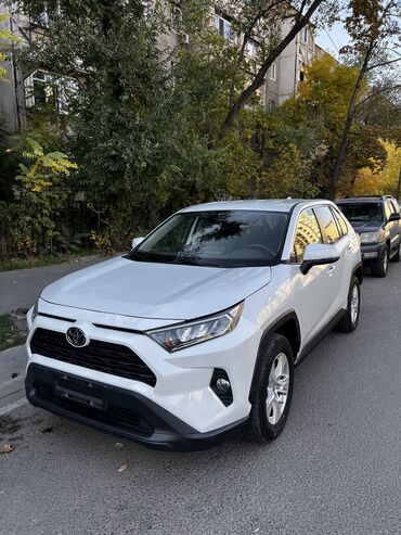 шины купить бу: Toyota RAV4: 2021 г., 2 л, Вариатор, Бензин, Внедорожник