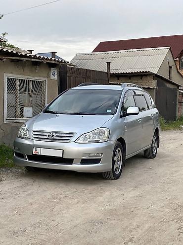 Toyota Avensis Verso: 2004 г., 2 л, Механика, Бензин, Минивэн