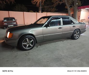 Mercedes-Benz: Mercedes-Benz 220: 2.2 l | 1987 il Sedan