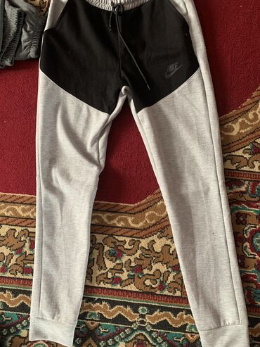 мужские брюки nike: Брюки S (EU 36), цвет - Серый