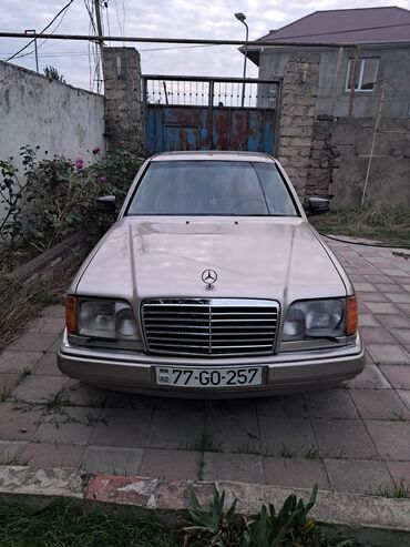 aston martin db9 5.9 at: Mercedes-Benz E 220: 2.2 l | 1995 il Sedan