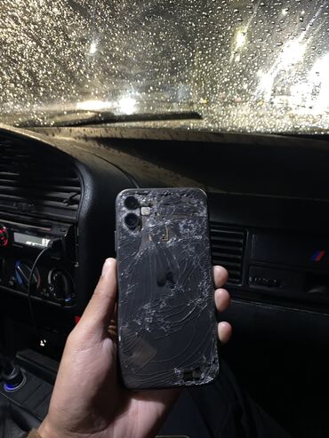 корпус для пк: IPhone 11, Б/у, 64 ГБ, Черный, Защитное стекло, Чехол, 64 %