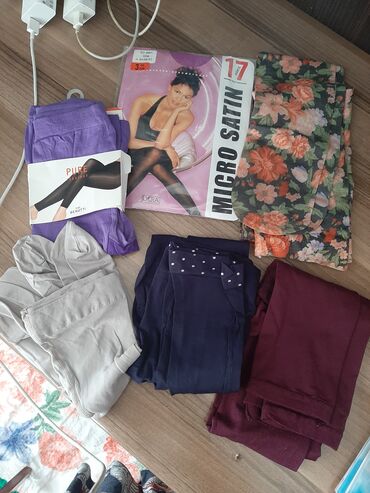 возьму щенка даром: Колготки и лосины капроновые цветные размер примерно "S" 42-44 отдам