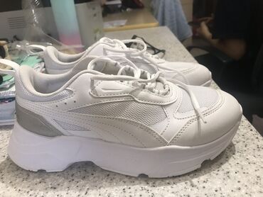 Спортивная форма: Продаю крассовки белые Puma.38р. 3500сом.Новые