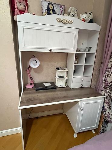 kubikin ölçüsü: Uşaq/yeniyetmə otağı üçün funksional iş masası və üst dolablı rəf — 3