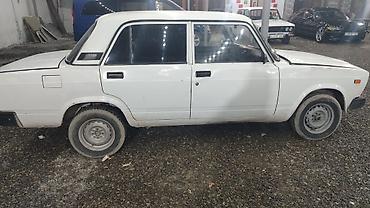 vaz 2107 tekeri: VAZ 2107, ağ rəng, sedan gövdə (4 qapı). Mexaniki ötürmə, arxa — 3