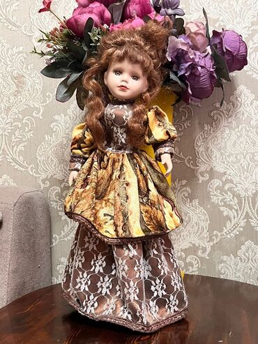 Товары для праздников: Продаю высококачественную винтажную фарфоровую куклу из Германии. У
