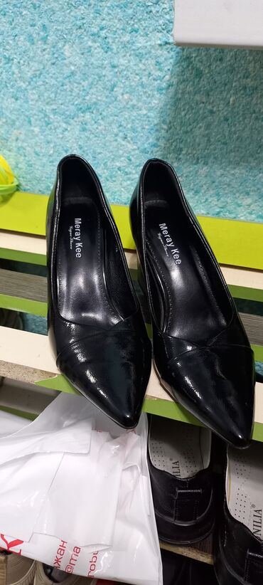 черные каблуки: Туфли 36, түсү - Кара