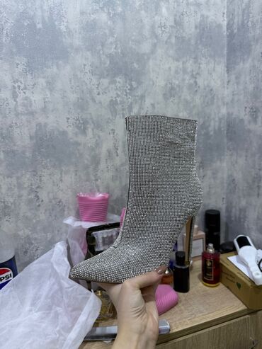 Kürklər: Her biri yeni ve ya 1 defe geyinilmis suba modeli 1:1 copy yeni,sonra — 22