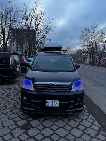 тойота минивэны: Toyota Noah: 2003 г., 2 л, Автомат, Бензин, Минивэн