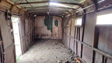 Qoşqular: Vaqon -vaqon barter olunur. Materialı dəmirdən olan böyük su çənləri — 10