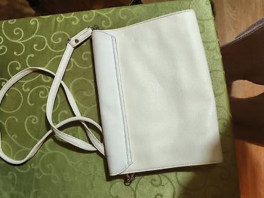 zelena torbica: Crossbody torbica “Diverso” sa retro italijanskim motivom - Model — 4