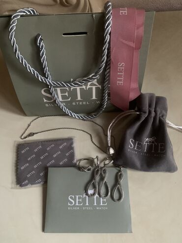 Zərgərlik dəstləri: Dəstə daxildir: Üzük, Kulon, Sep, Gümüş, 925 Əyar -da lalafo.az — 4 Zərgərlik dəstləri: Dəstə daxildir: Üzük, Kulon, Sep, Gümüş, 925 Əyar — 4