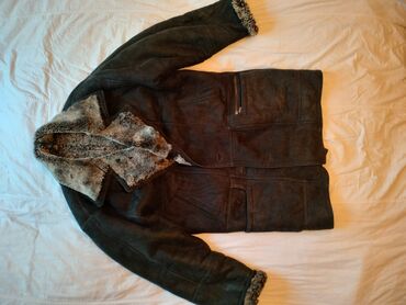 пуховик с натуральным мехом: Куртка түсү - Кара