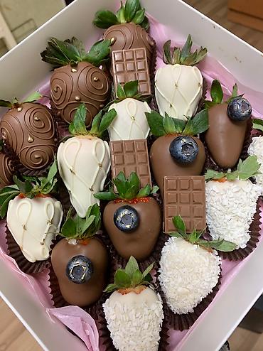 Кондитерские изделия, сладости: Сочнаяотборная клубника в бельгийском шоколаде дополняют друг друга — 5