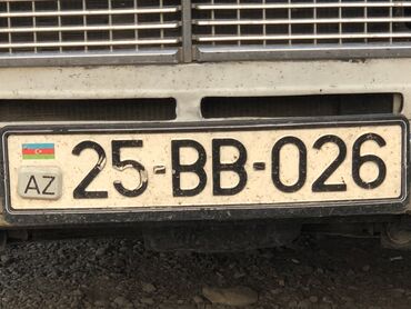 Avtomobillər üçün nəzərdə tutulmuş bu dövlət nömrə nişanı Azərbaycan