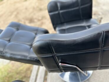 барберское кресло бу: Продаю барберские кресламойка парикмахерская