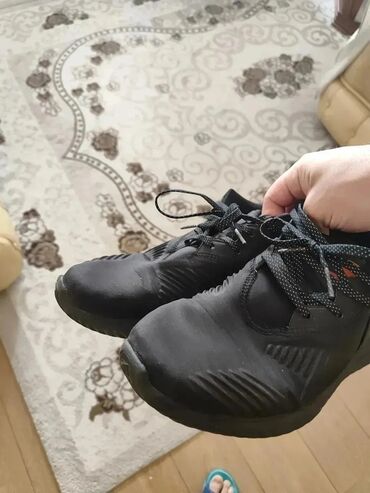 Krasofkalar və idman ayaqqabıları: Satılır original adidas firmasının krossovkasi vəziyyəti yaxşıdı