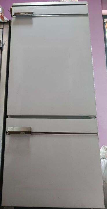 двух камерный холодилник: Холодильник Biryusa, Б/у, Двухкамерный