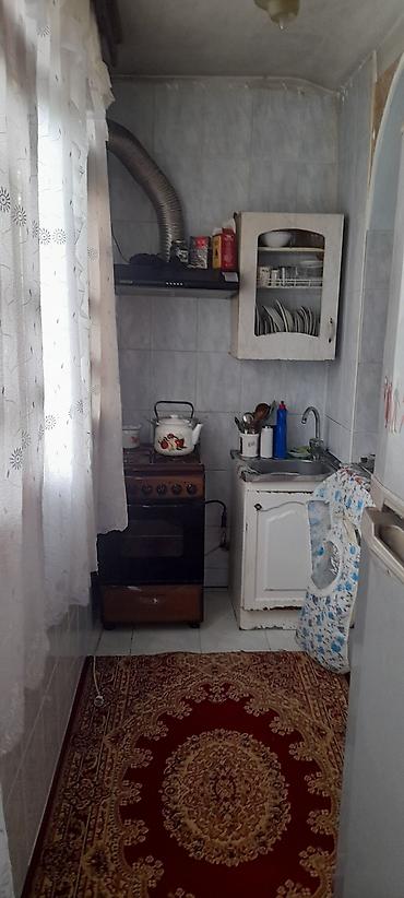 salyanda evler: 3 otaqli ev satilir 5 mertebenin 1 ci mertebesi 9 nomreli mektebin — 7