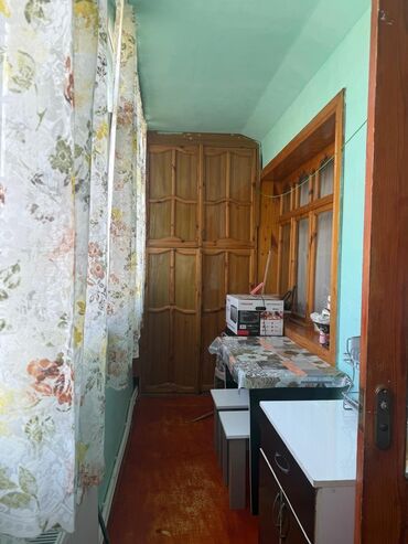 Köhnə tikili: Satılır: 1 otaqlı mənzil (şəkillərdə göründüyü kimi) Xüsusiyyətlər: - — 3