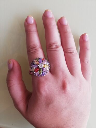 кольцо обнимашка руки: Кольцо - самоцветы, очень красивое, бижутерия (не серебро, не золото)