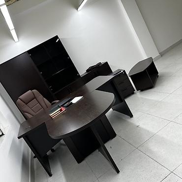 study table: Предлагается комплект офисной мебели, выполненный в темно-коричневом — 4