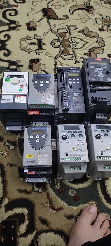 İstehsal avadanlığı: Sənaye avtomatlaşdırması üçün inverterlər (VFD) və PLC modulları dəsti — 1