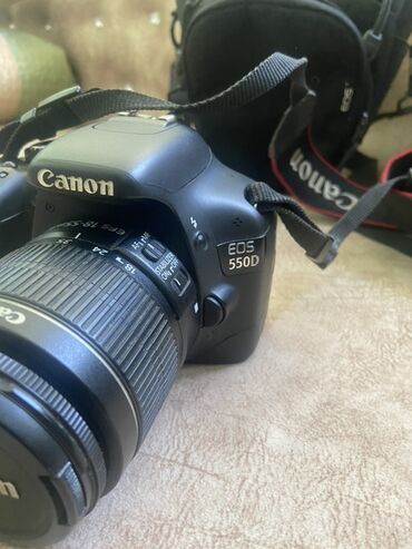 студийное оборудование: 📸 Продаю фотоаппарат Canon EOS 550D с объективом 18–55mm + сумка