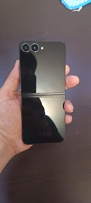 açılıb bağlanan telefonlar: Samsung Galaxy Z Flip7 FE, 256 GB, rəng - Qara, Barmaq izi — 8