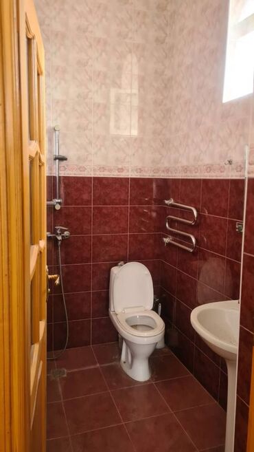 Digər kommersiya daşınmaz əmlakı: Badamdar da Hərbi qospitalın yanında 6 sotun içində olan 2 mərtəbli 5 — 24