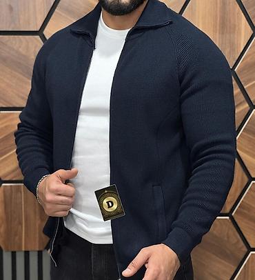 kurtka modelleri kisi: Kişi trikotaj jaketi – fermuarlı, düyməli yaxalı model - Model: kişi — 6