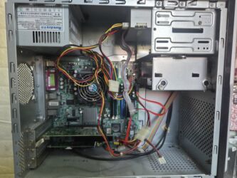 Masaüstü kompüterlər və iş stansiyaları: 40 manata keys. Monitorla birgə 80. Klaviatura və maus verilir — 6