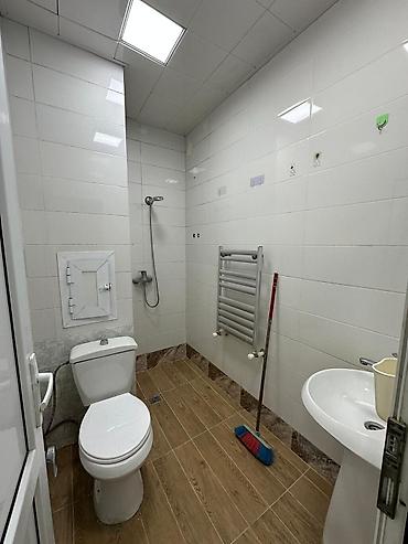 Mənzillər: Bakı, 8-ci mikrorayon, 2 otaqlı, Köhnə tikili, m. Azadlıq Prospekti, 50 kv. m — 3