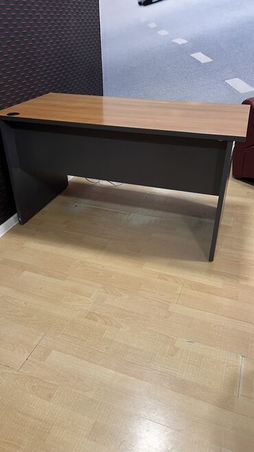 наливной стол: Комплект офисной мебели, Стол, Б/у