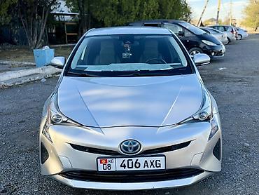 голы 3 купе: Toyota Prius: 2017 г., 1.8 л, Вариатор, Гибрид, Хэтчбэк — 4