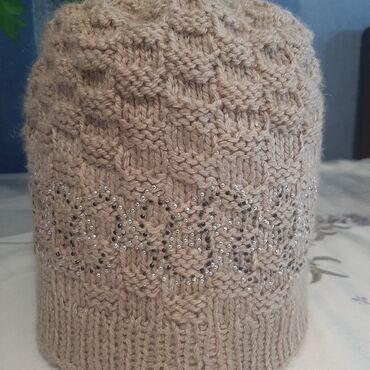 Kolqotkalar, corablar: Təbii yundan hazırlanmış iplər və toxuma əl işləri. Sifariş qəbul — 9