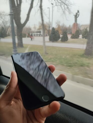 Apple iPhone: IPhone 7, Б/у, 32 ГБ, Черный, 78 % — 10